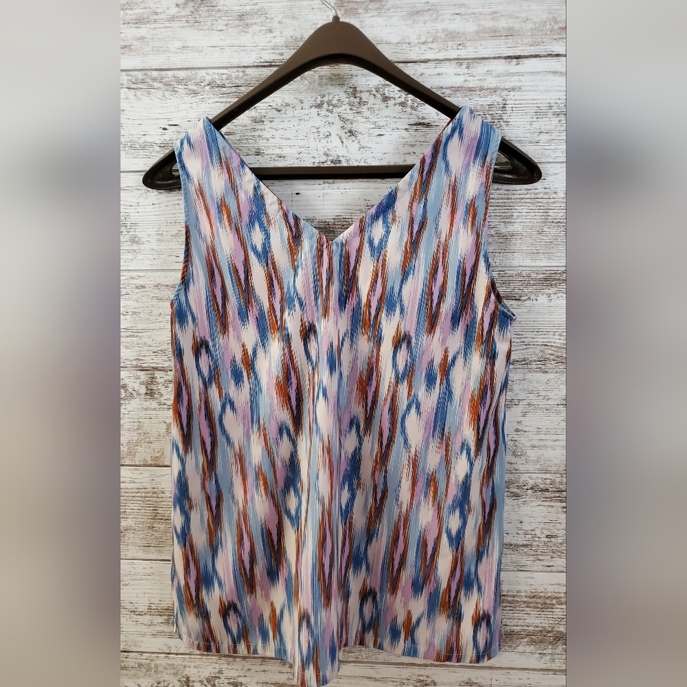 Eddie Bauer Departure V-neck Tank Top - Picture 2 of 4